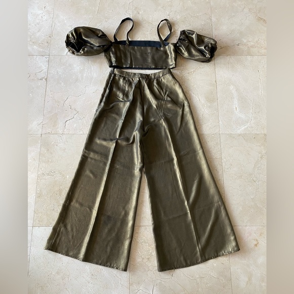 Set - Picture 2 of 3